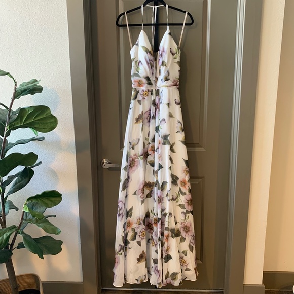 FAVIANA Wedding Guest DRESS - White Floral Plunging V-neck Dress Style 7946 - Picture 2 of 8